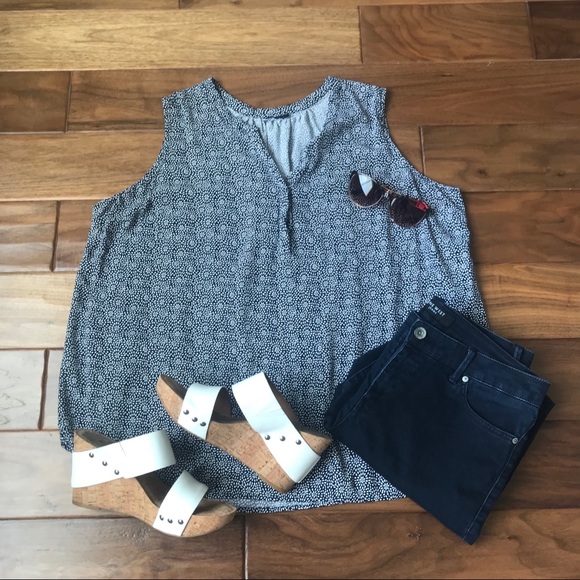 Tops - Woman’s 2X Navy Blue & White Tank